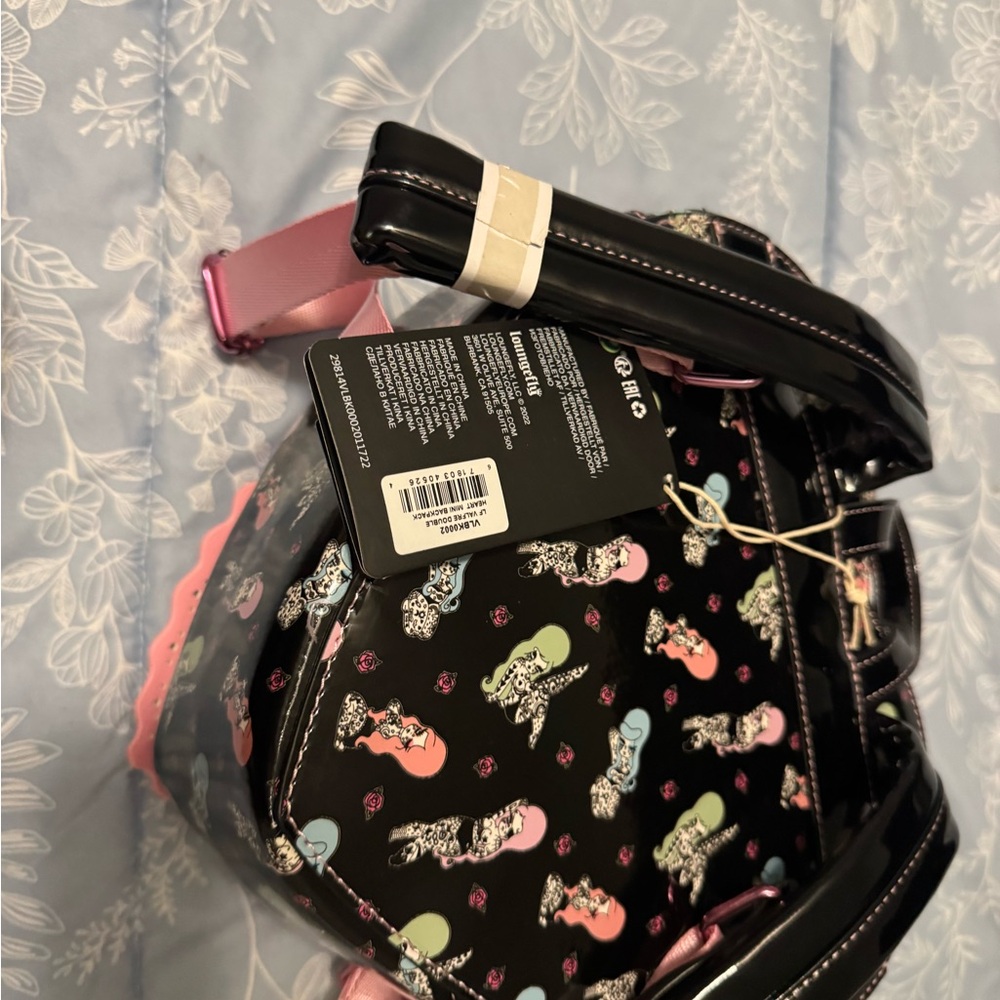 Loungefly heart backpack - Picture 5 of 7